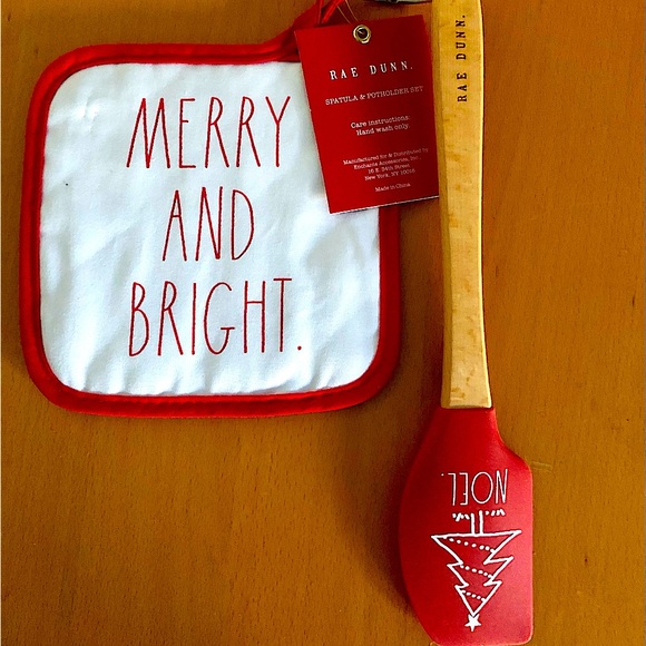 Rae Dunn Christmas Oven Mitt and spatula set NEW - Picture 1 of 3